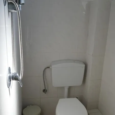 - Perfect For Large Groups * Velipojë