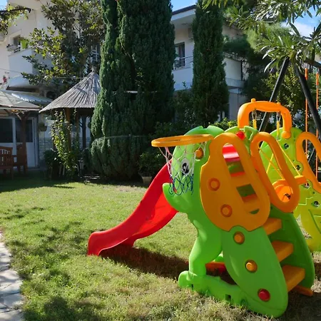 - Perfect For Large Groups * Velipojë