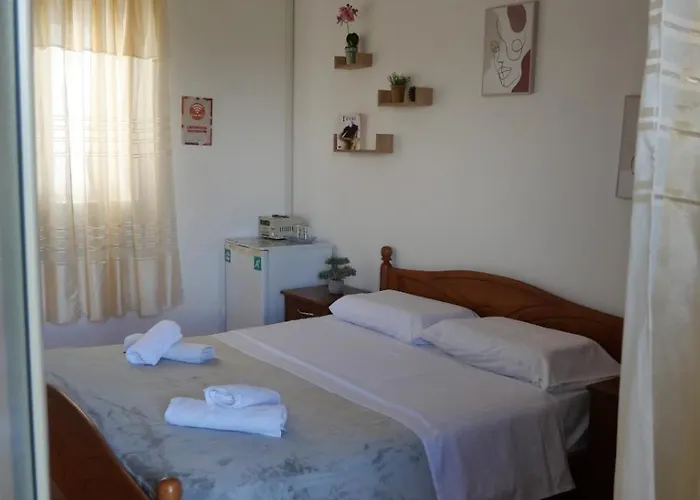 2 Floor House Perfect For Large Groups Holiday home Velipoje