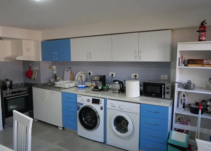 2 Floor House Perfect For Large Groups