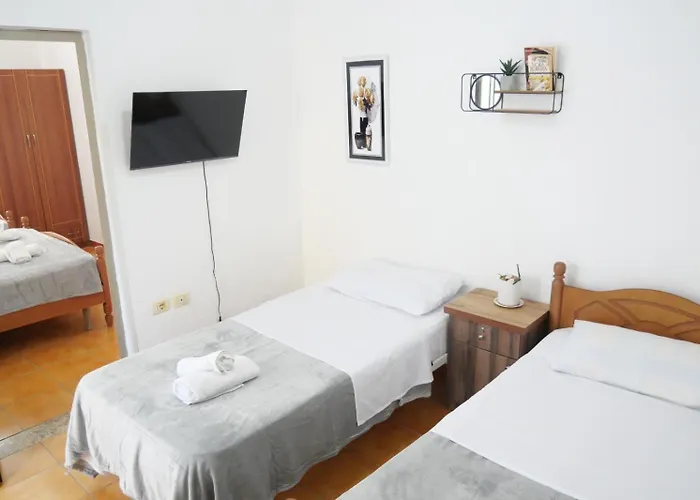 2 Floor House Perfect For Large Groups