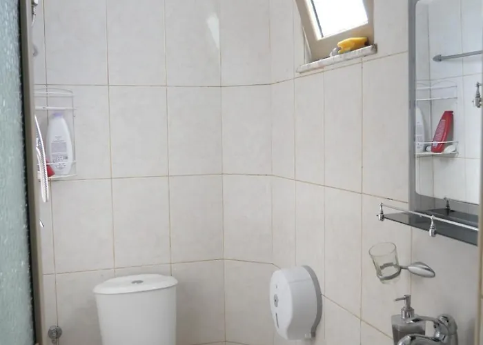 2 Floor House Perfect For Large Groups *