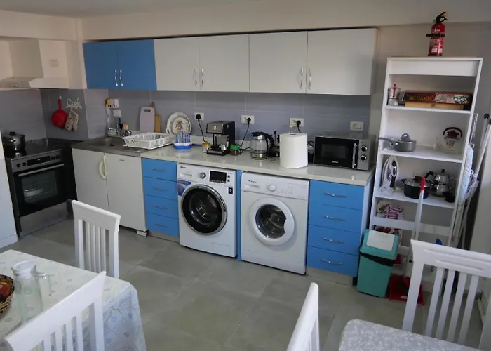 2 Floor House Perfect For Large Groups